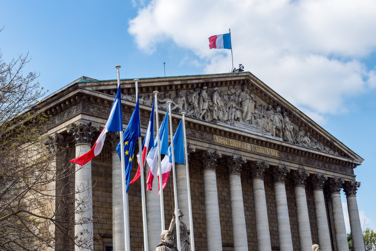 Des élus français ont proposé et approuvé des retours en arrière sur le plan écologique, au même titre qu'une partie de leurs homologues européens. Crédits : iStock.
