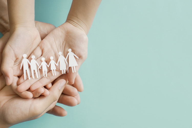 Les membres de l'Uniopss agissent, entre autres, dans les secteurs des services aux personnes âgées ou à la petite enfance, par exemple. Crédit : iStock.