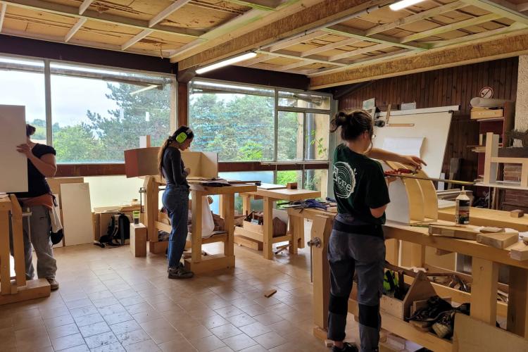 Dans l'atelier de menuiserie de l'école ETRE à Lahage en Haut-Garonne. Crédit : ETRE
