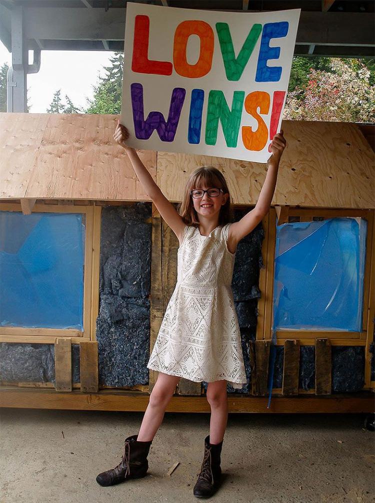 [MERCREDI EN IMAGES] À 9 ans, elle construit des abris et vient en aide aux SDF