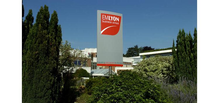 Convention de mécénat signée entre l’EMLyon et le Crédit Agricole Centre-Est