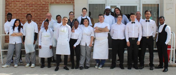 LES STAGIAIRES DE L’E2C RÉALISENT UN MENU ÉTOILÉ AVEC LE CHEF CHRISTOPHE NEGREL