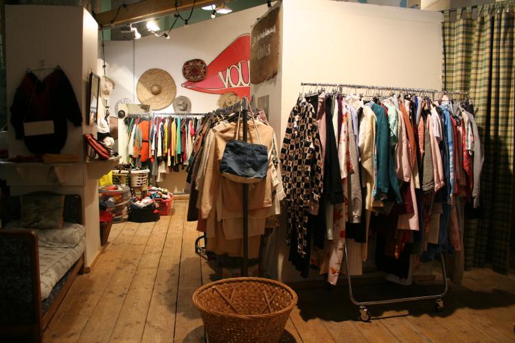 Les Amistocks donnent une seconde vie aux vêtements des Parisiens
