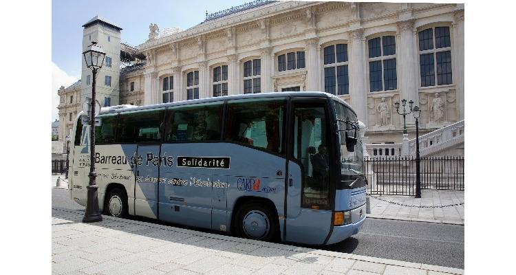 Le barreau de Paris : le bus de la solidarité et des avocats héros !
