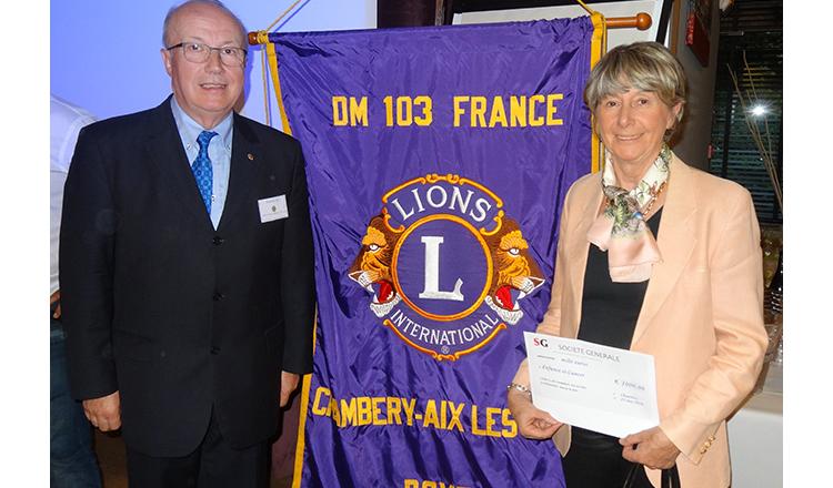 Le Lion's club remet un chèque de 1000€ à l'association