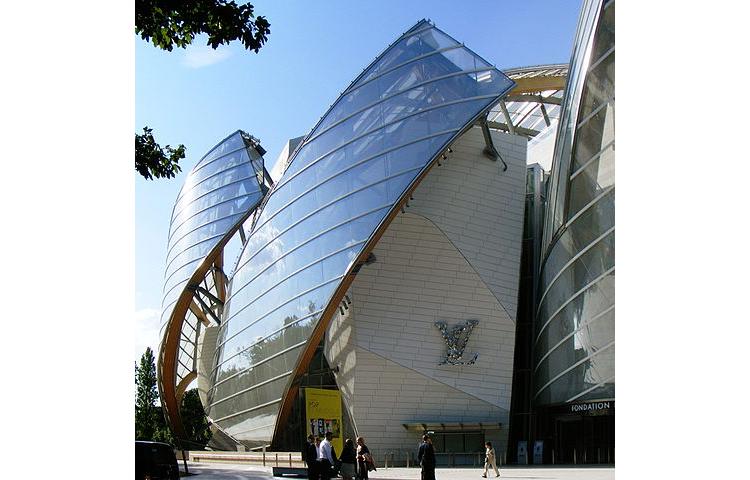 Expo-vente au profit du Secours populaire à la Fondation Louis Vuitton