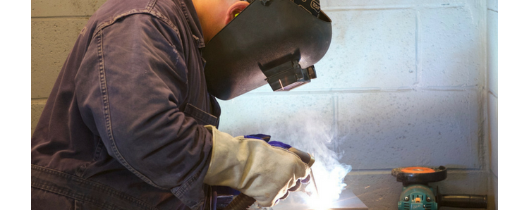 Apprentissage des jeunes : Total devient partenaire des Écoles de Production