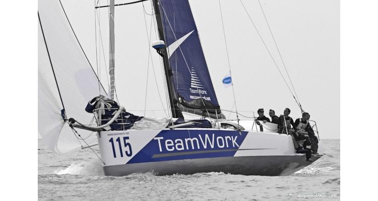 Route du Rhum, les enfants malades visitent le bateau de Bertrand Delesne