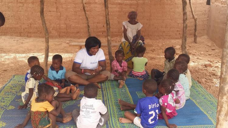 Activités de groupe pour les enfants au Burkina Faso