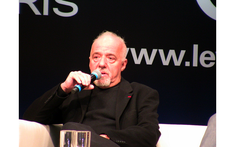 Paulo Coelho ouvre une fondation et un musée sur le web