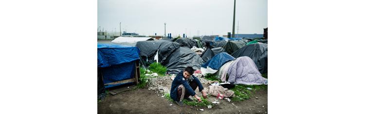 Les associations engagées aux côtés des migrants à Calais