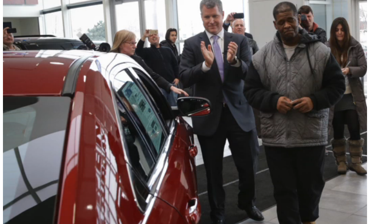 A Détroit, des inconnus lui offrent une voiture pour aller travailler 