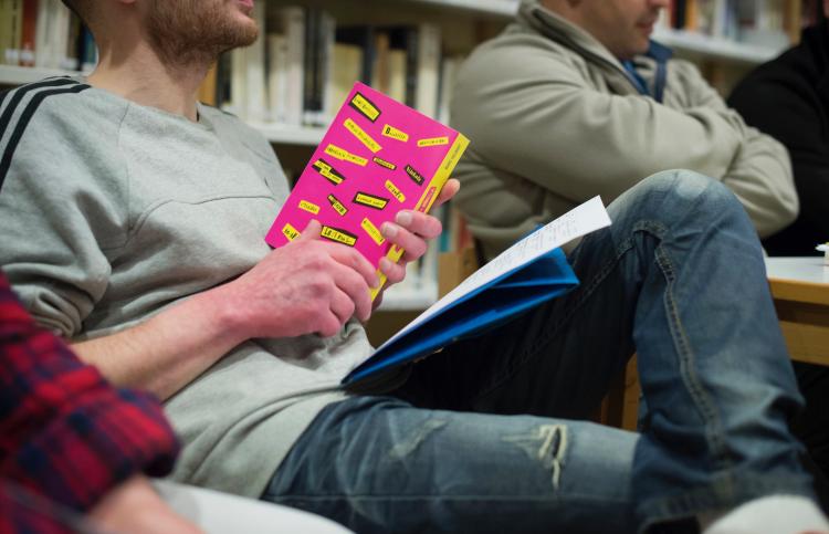 Les 15 livres les plus lus par des lecteurs en prison, de Giono à Sattouf
