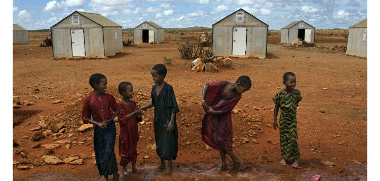 La fondation Ikea met un toit sur la tête des réfugiés avec des abris en kit