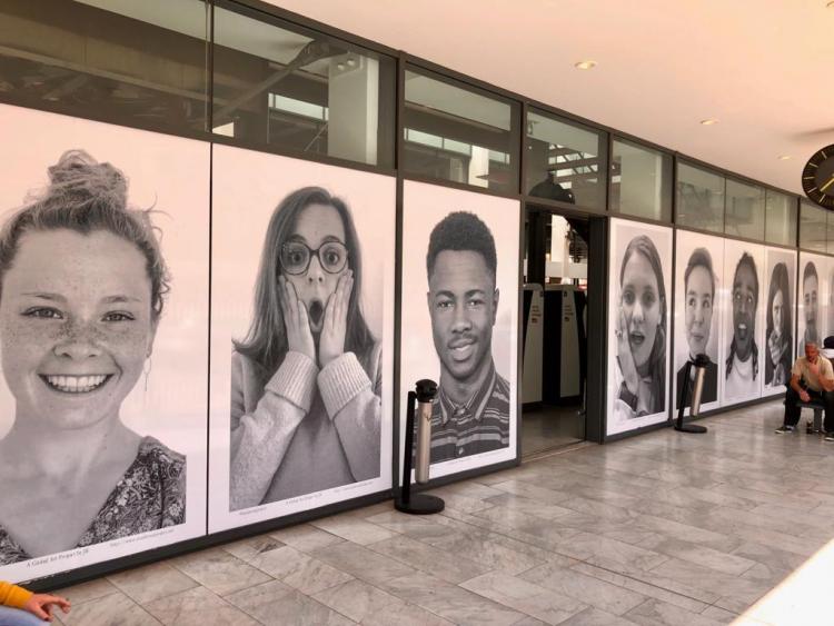 Les portraits des 25 lauréats Moteur! mis à l'honneur par l'artiste JR à Cannes
