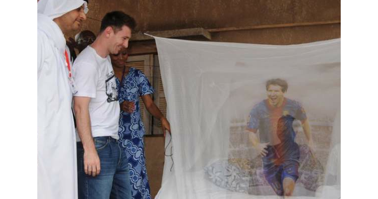 Au Sénégal, Messi lutte contre le paludisme