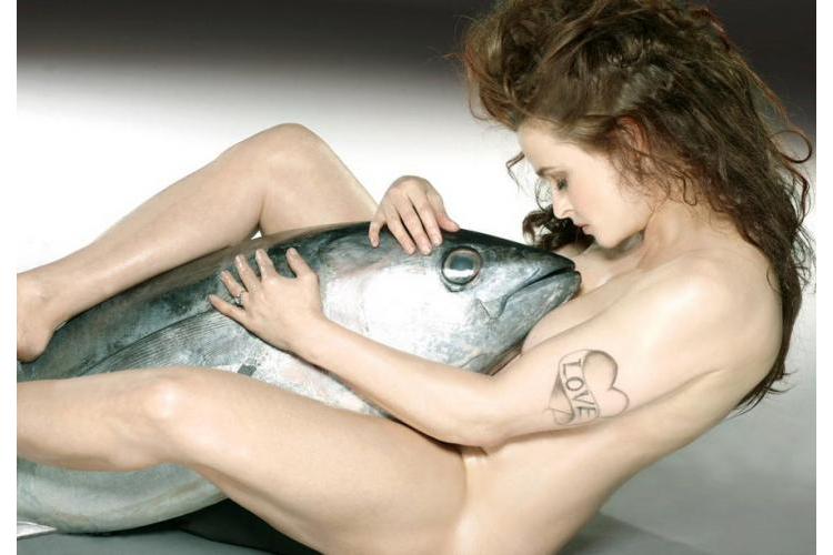 [MERCREDI EN IMAGES] Fishlove : les célébrités se mettent à nu pour les poissons