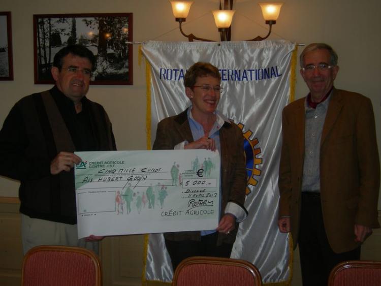 5 000 euros remis à notre association Hubert Gouin "Enfance & Cancer" par le Club Rotary !