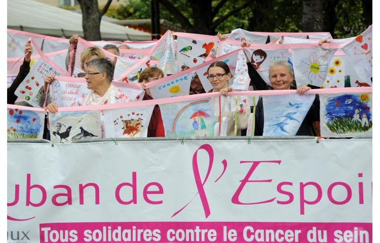 L'exposition «Pluri'elles» au profit de l'association Ruban de l'espoir