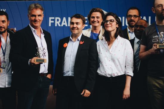 Axel Dauchez, président de Make.org reçoit le prix « Talent Award for Democracy » de France Digitale. Crédit : DR.