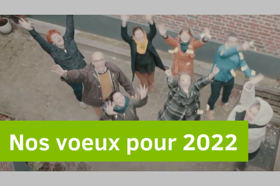 Nos voeux pour 2022, photo de l'équipe qui saute de joie.