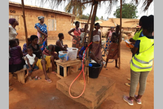 L'ONG AED fait passer le questionnaire à Gboto Assigame