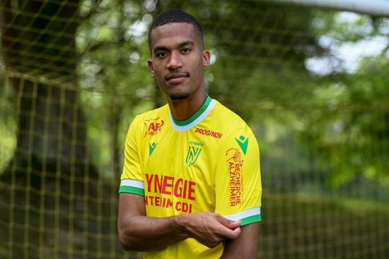 Le maillot du FC Nantes avec le logo de la Fondation Recherche Alzheimer