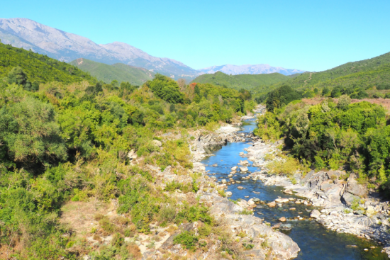 Un collectif d'associations corses a proclamé en 2021 une déclaration des droits du fleuve Tavignanu. Crédits : iStock