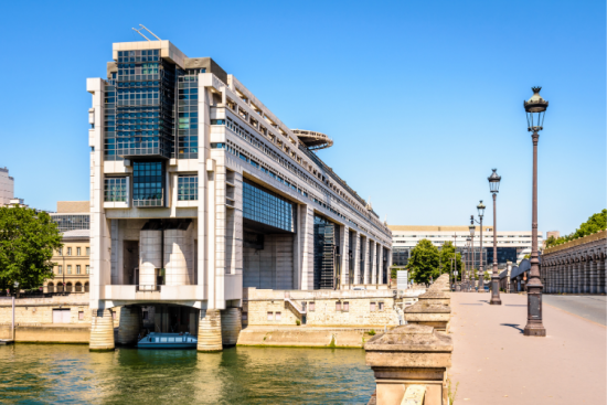 Cet appel à mieux garantir les investissements dans la transition juste est lancé alors qu'Éric Lombard réunit ce 29 avril, au ministère de l'Économie et des Finances, la première réunion d'une conférence des financeurs de l'ESS. Crédit : olrat
