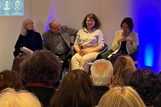 Une partie de l'équipe de la Fonda - Charlotte Debray, déléguée générale, Yannick Blanc, vice-président, Hannah Olivetti, cheffe de projet prospective, et Agathe Leblais, présidente - lors de la présentation de l'ouvrage Vers une société de l'engagement, le 3 avril 2025, à Paris. Crédit : Carenews. 
