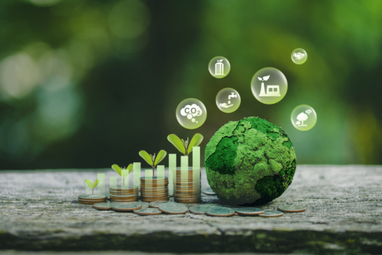 Les banques font parties des entreprises soumises à la directive européenne sur les rapports de durabilité des entreprises. Crédit : Wanan Yossingkum  / iStock? 