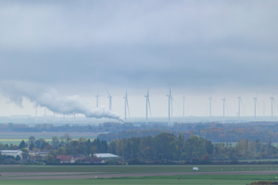 La France s'est fixé un objectif de neutralité carbone et de sortie des énergies fossiles d'ici à 2050. Crédit : iStock / phbcz