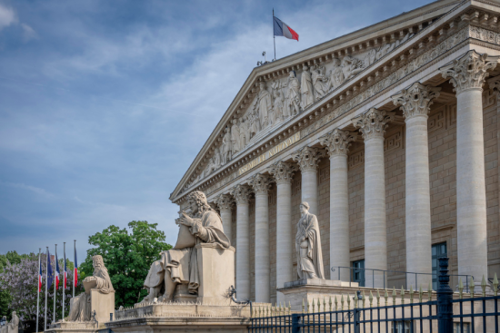 Le gouvernement a engagé sa responsabilité à deux reprises face à l'Assemblée nationale. Crédit : iStock.
