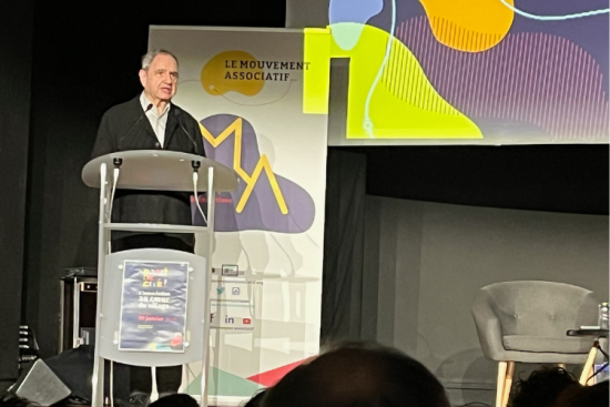 L'historien Pierre Rosanvallon lors de l'événement « Droit de cité ! » du Mouvement associatif, le 30 janvier 2026, à Paris. Crédit : Carenews. 