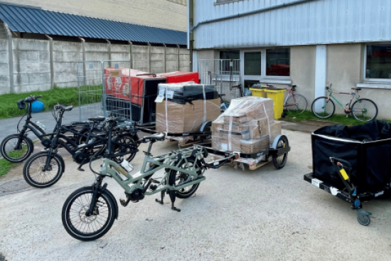 La cyclo-logistique de Carton Plein prête à livrer les commandes ADN