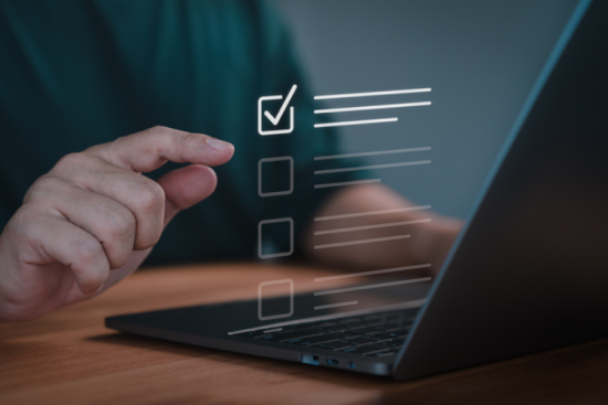 L’article 2 bis de la loi concerne le mécénat des entreprises. Crédit : iStocK / jpkirakun