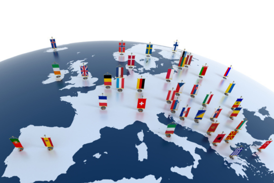 Des appels à proposition annuels, dans le volet « éducation des adultes », permettent notamment d’organiser des coopérations entre acteurs de l’ESS de différents pays et des séjours de deux jours à deux mois. Crédit : iStock / koya79