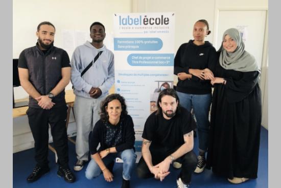 Des élèves d'une promotion de Label École, l'école e-commerce inclusive de Label Emmaüs. Crédit : Label École.
