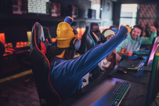 Avant même le lancement du marathon en ligne, la cagnotte du ZEvent atteignait déjà plus de 500 000 euros jeudi soir, grâce aux dons et à la billetterie du concert. Crédit : iStock / South_agency. 