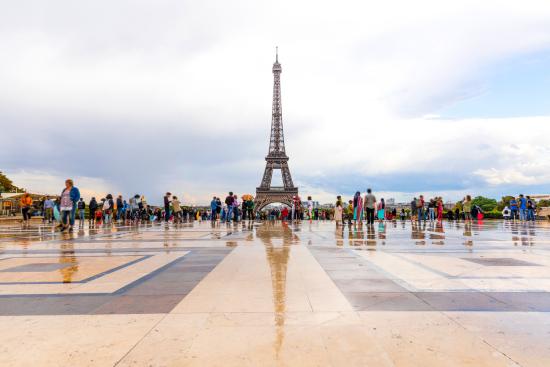 Les auteurs du rapport considèrent que les touristes extra-européens se concentrent dans des zones restreintes. Crédit : iStock.