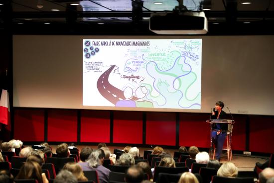 Ingrid Kandelman, pilote du parcours de la Convention des entreprises pour le climat, lors de sa cérémonie de clôture le 8 octobre à Paris. Crédit : Laura Bonnet.