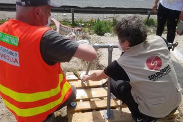 Covid-19 : De l'eau et des kits sanitaires pour les plus démunis