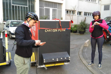 #ValorisonsLesSolidarités : à Paris en pleine épidémie, Carton Plein livre à vélo des repas pour les plus démunis