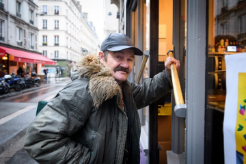 #ValorisonsLesSolidarités :  La Cloche mobilise les citoyens pour maintenir le lien social avec les personnes sans domicile pendant le confinement. Crédit photo : Arnaud Bouissou / TERRA