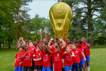 Vacances Paris Saint-Germain : l’accès aux vacances de jeunes orphelins. Emmanuelle Enfrein, responsable de la Fondation OCIRP, revient sur ce dispositif proposé en partenariat avec la Fondation Paris Saint-Germain