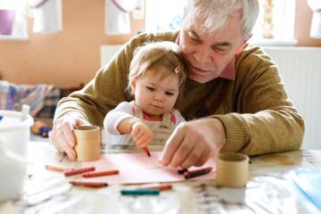 Tom & Josette, le premier réseau de micro-crèches intergénérationnelles