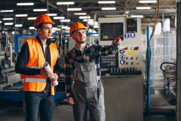 L’Industreet, une initiative de Total Foundation, noue un partenariat avec le Réseau E2C France pour attirer davantage de jeunes vers les nouveaux métiers de l’industrie