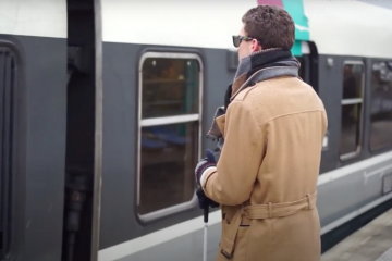 Capture d'écran de la vidéo « Maman, j'ai encore raté le train », réalisée dans le cadre du concours Tous Hanscène / Ezymob. 