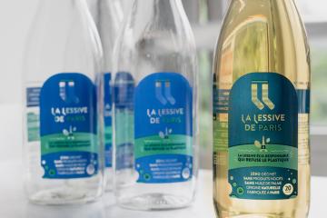 Lessive de Paris : une lessive fabriquée à Paris et livrée à vélo dans des bouteilles en verre consignées