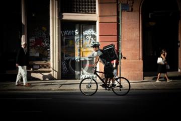 Livreur à vélo, crédit : Unsplash